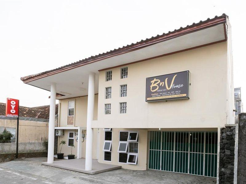 Oyo 2173 Bnv House Babarsari Hotel Maguwo Екстериор снимка