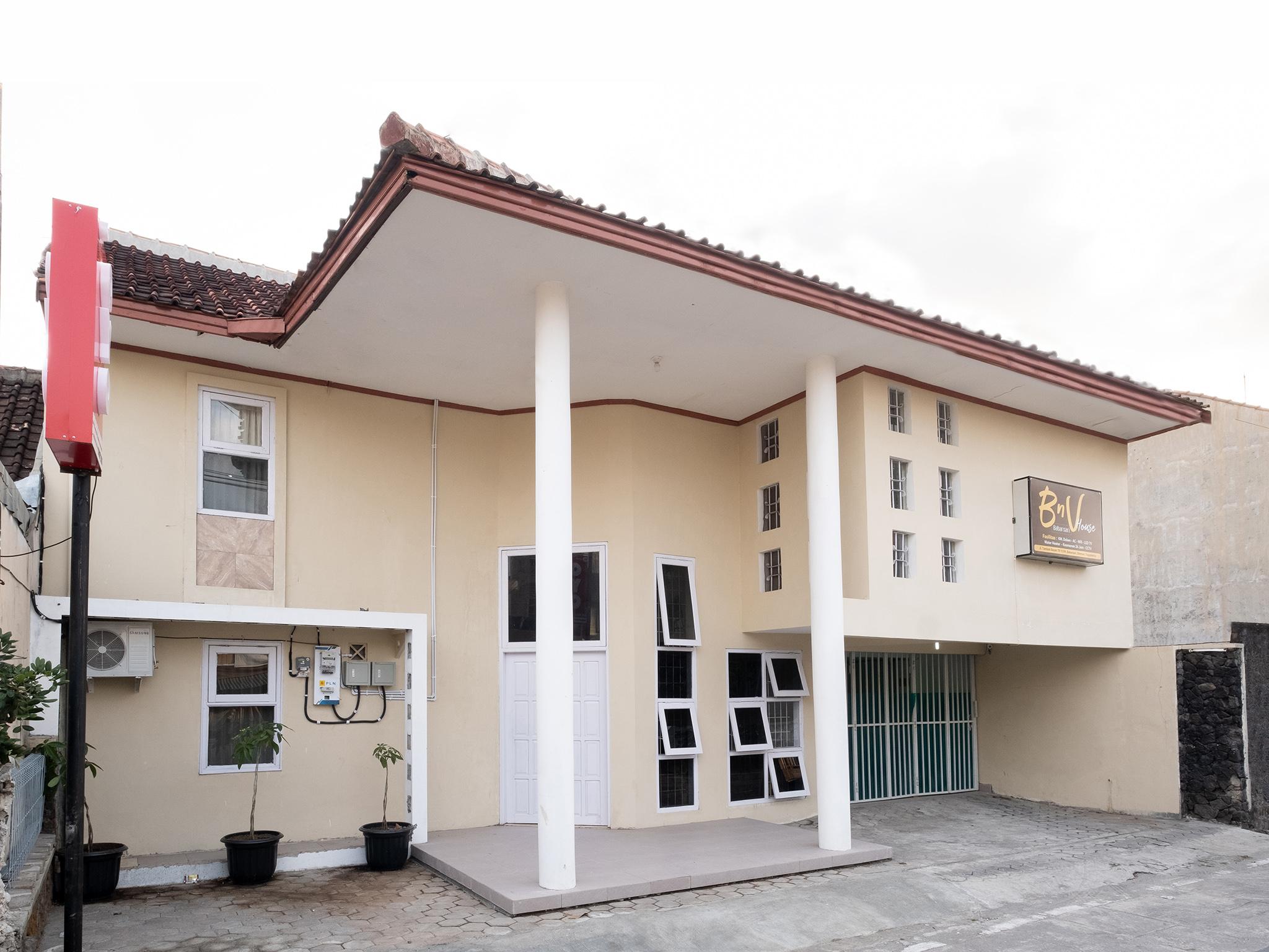 Oyo 2173 Bnv House Babarsari Hotel Maguwo Екстериор снимка
