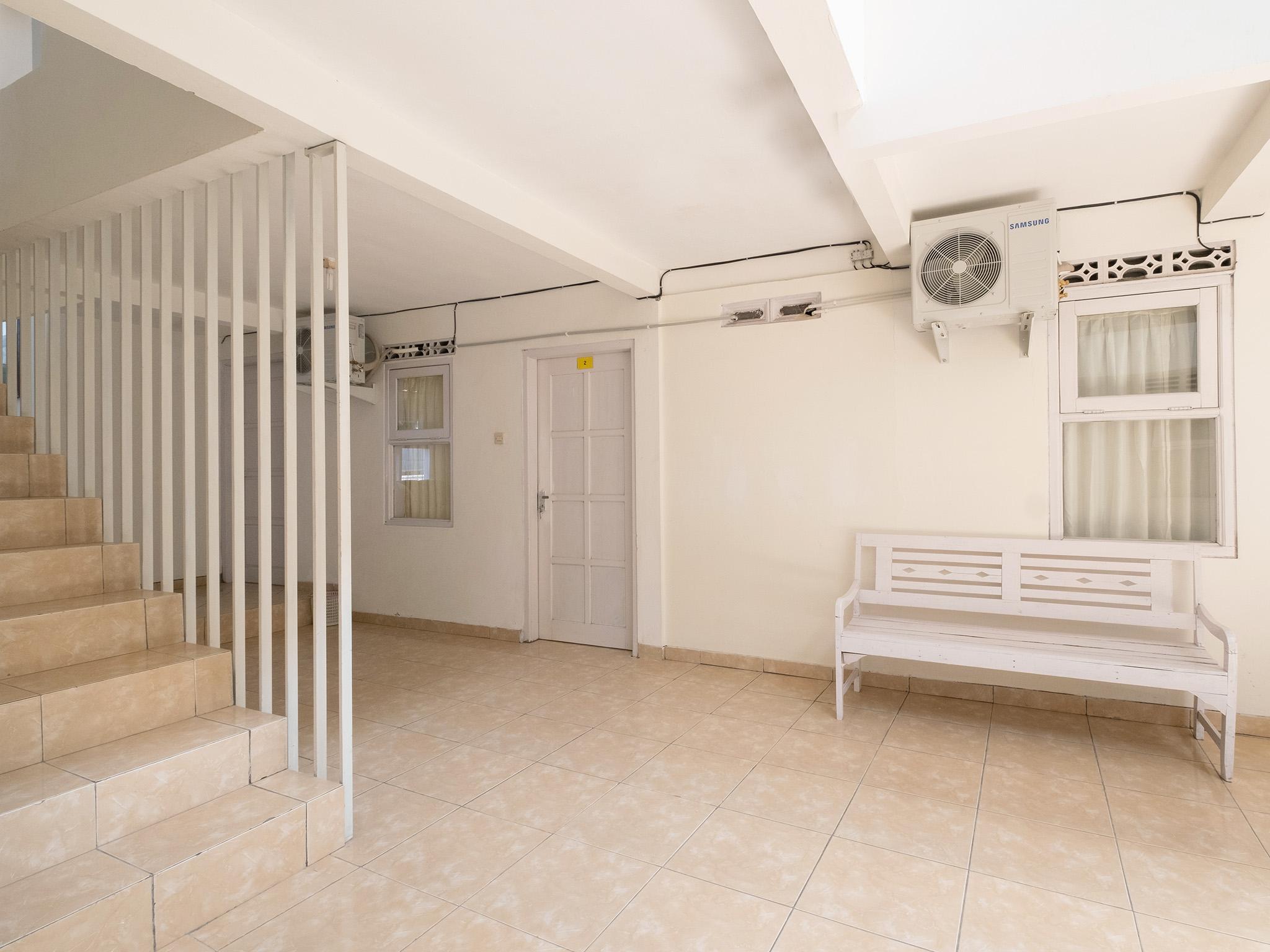 Oyo 2173 Bnv House Babarsari Hotel Maguwo Екстериор снимка