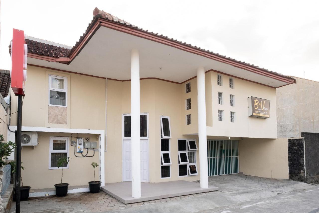 Oyo 2173 Bnv House Babarsari Hotel Maguwo Екстериор снимка
