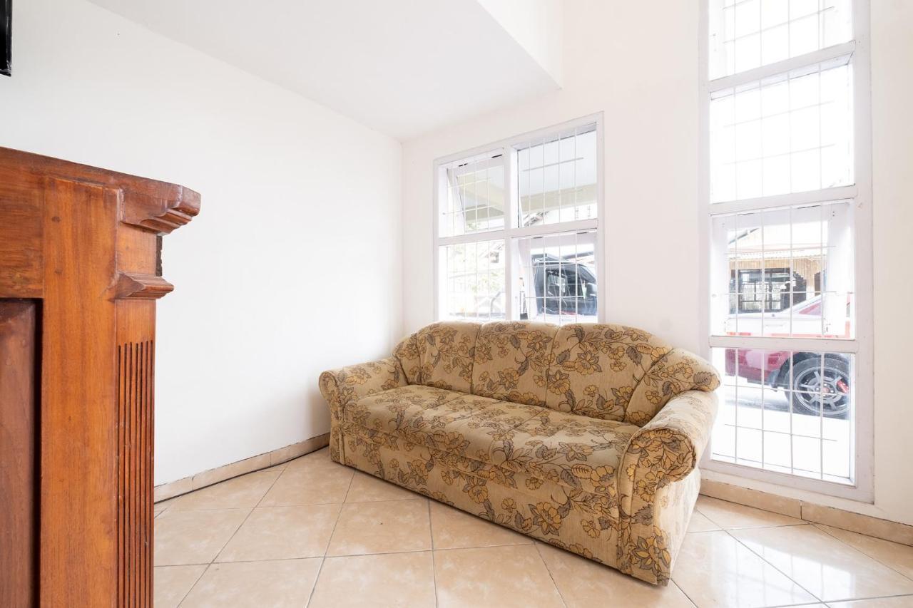 Oyo 2173 Bnv House Babarsari Hotel Maguwo Екстериор снимка